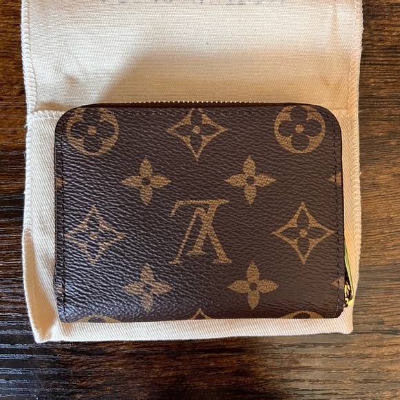 ‼️SOLD‼️ Authentic Louis Vuitton Zippy Coin Purse Monogram M60067 - Picture 3 of 13